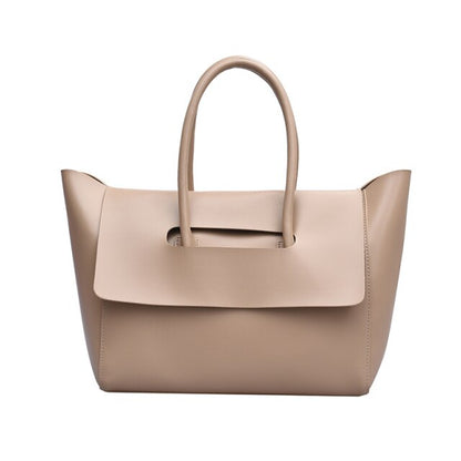 Well Tailored Bag with a Graceful Silhouette