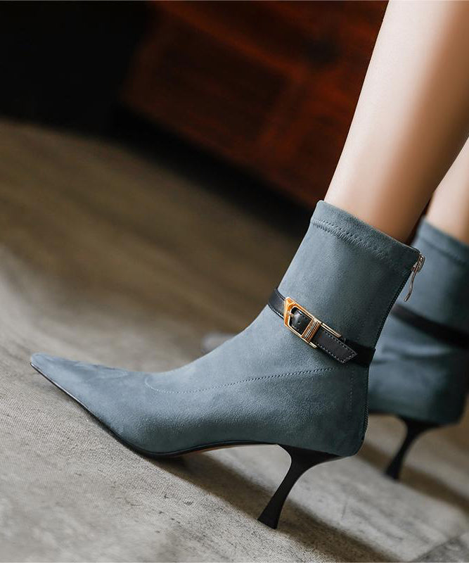 Effortlessly Elegant Boots with a Timeless Design