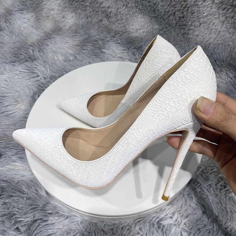 Well Tailored Shoes with a Graceful Silhouette