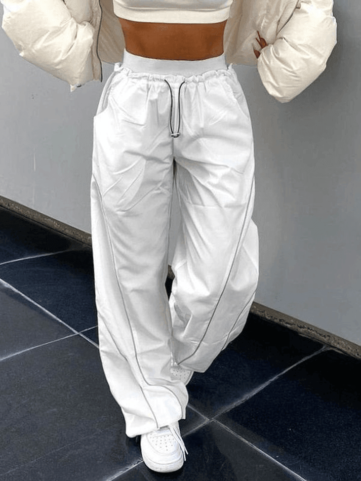 Effortlessly Elegant Pants with a Timeless Design