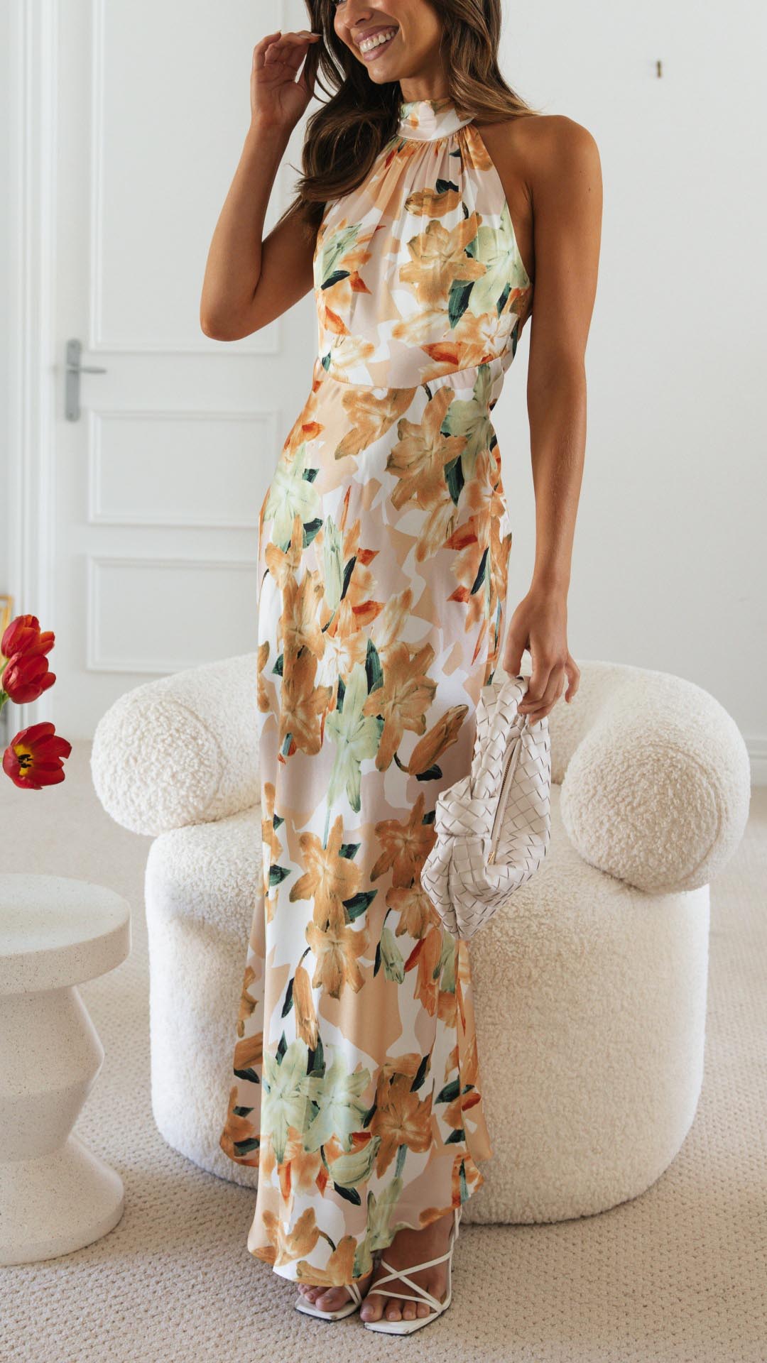 Beautifully Finished Dress in a Timeless Design