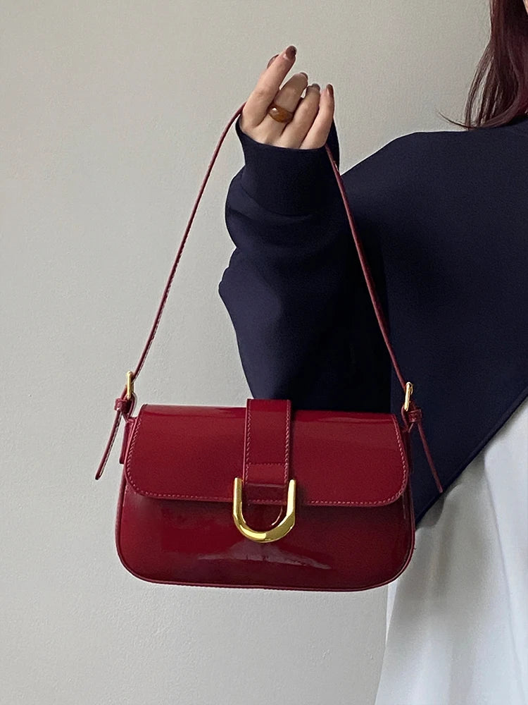 Sophisticated Bag with a Clean Classic Look