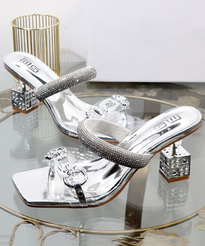 Effortlessly Elegant Sandals with a Timeless Design