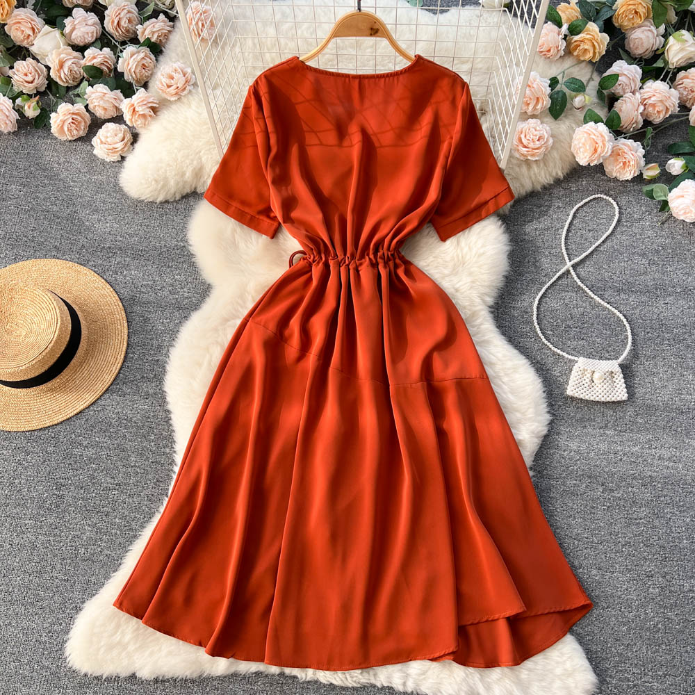 Effortlessly Elegant Dress with a Timeless Design