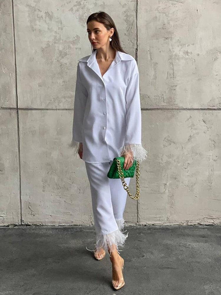 Effortlessly Elegant Pants with a Timeless Design