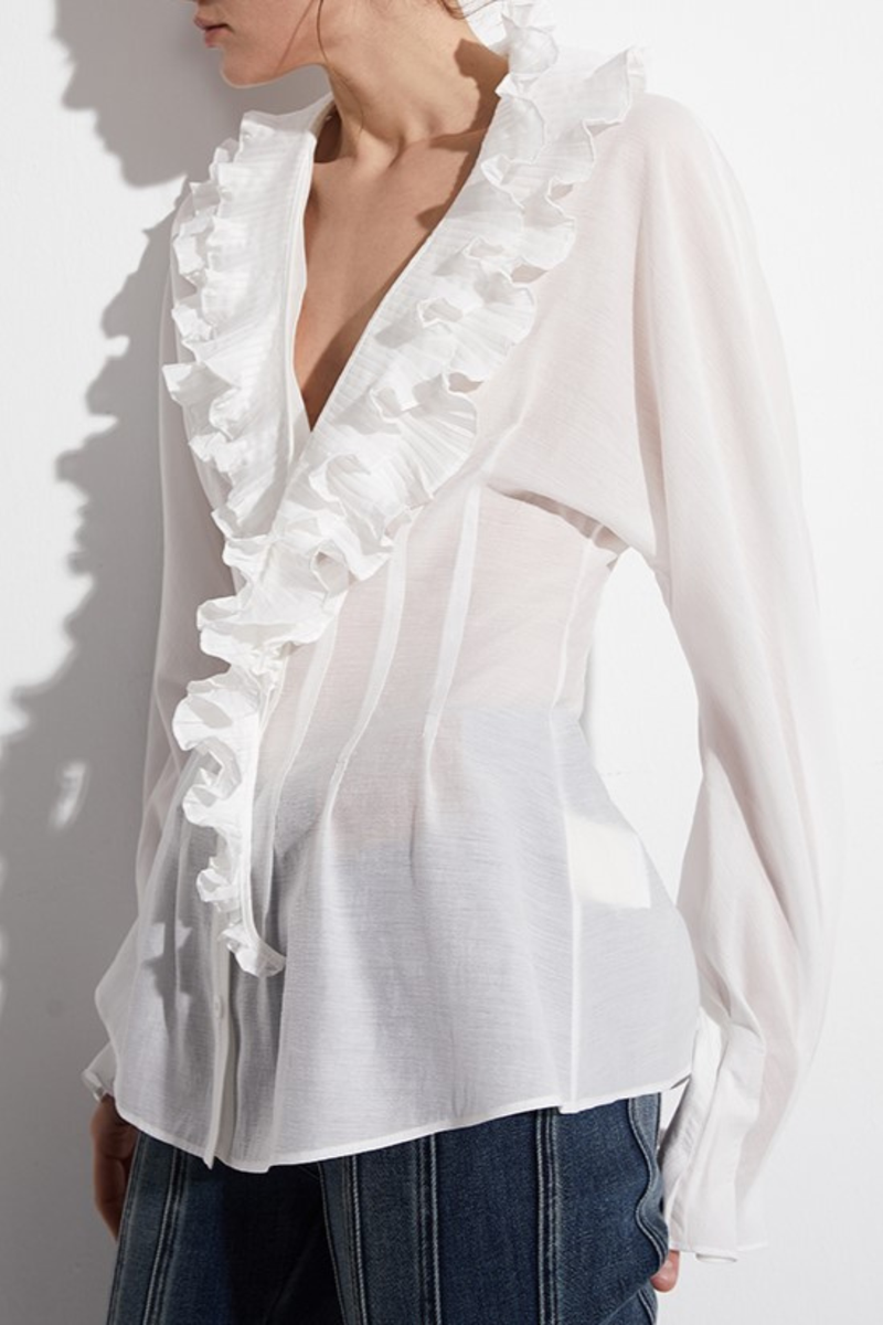 Effortlessly Elegant Shirt with a Timeless Design