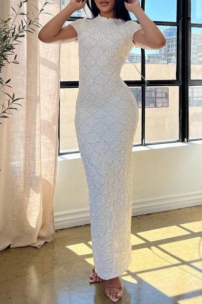 Beautifully Finished Dress in a Timeless Design