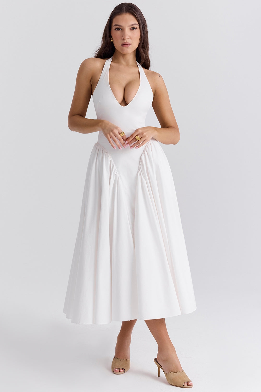 Beautifully Finished Dress in a Timeless Design