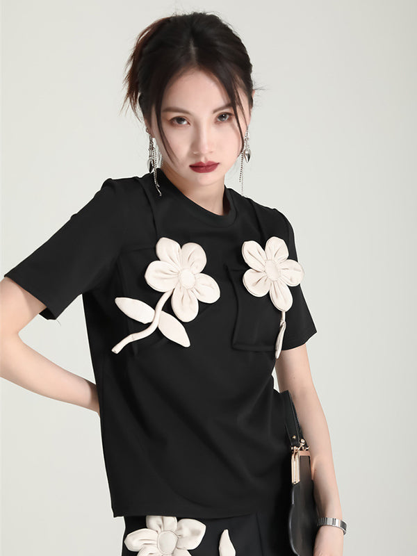 Well Tailored T-Shirt with a Graceful Silhouette
