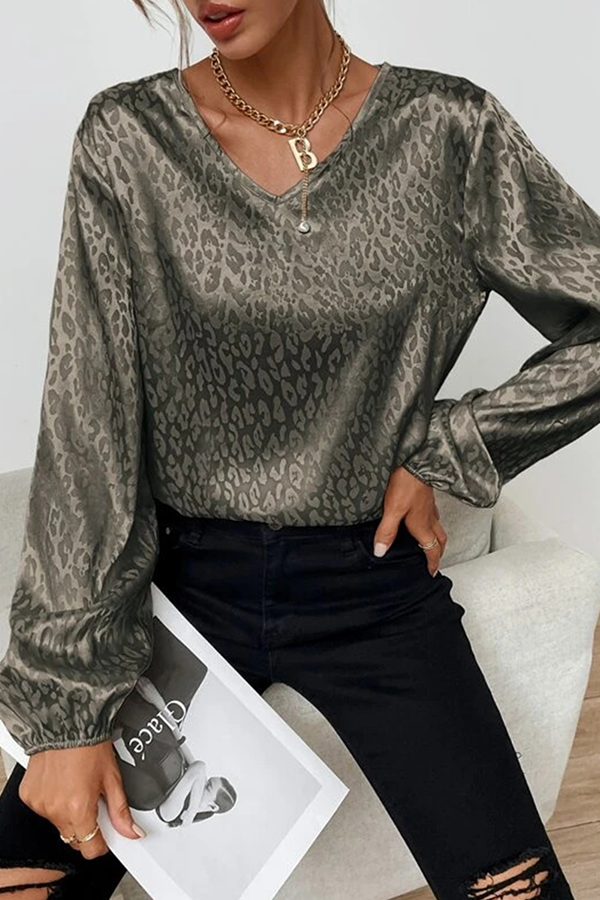Effortlessly Elegant Blouse with a Timeless Design