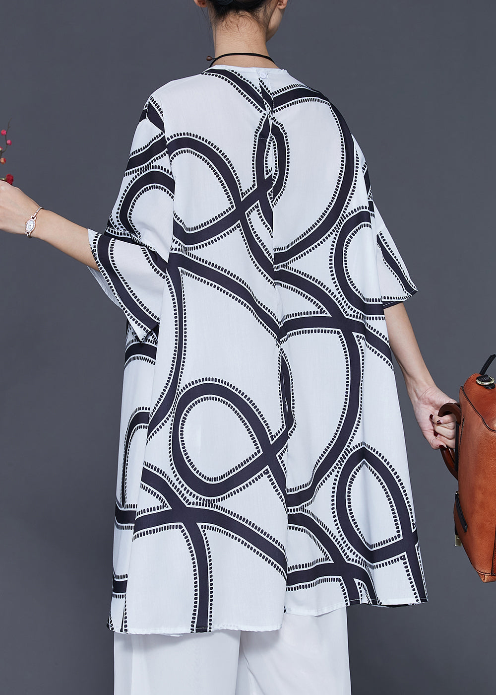 Beautifully Finished Dress in a Timeless Design