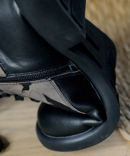 Effortlessly Elegant Boots with a Timeless Design