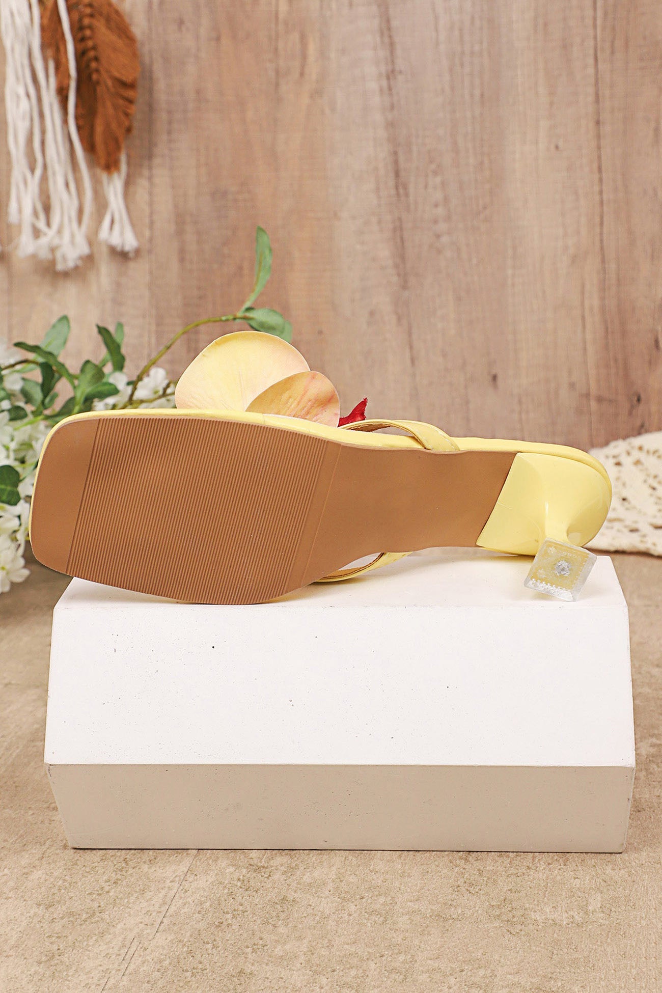 Beautifully Finished Heels in a Timeless Design