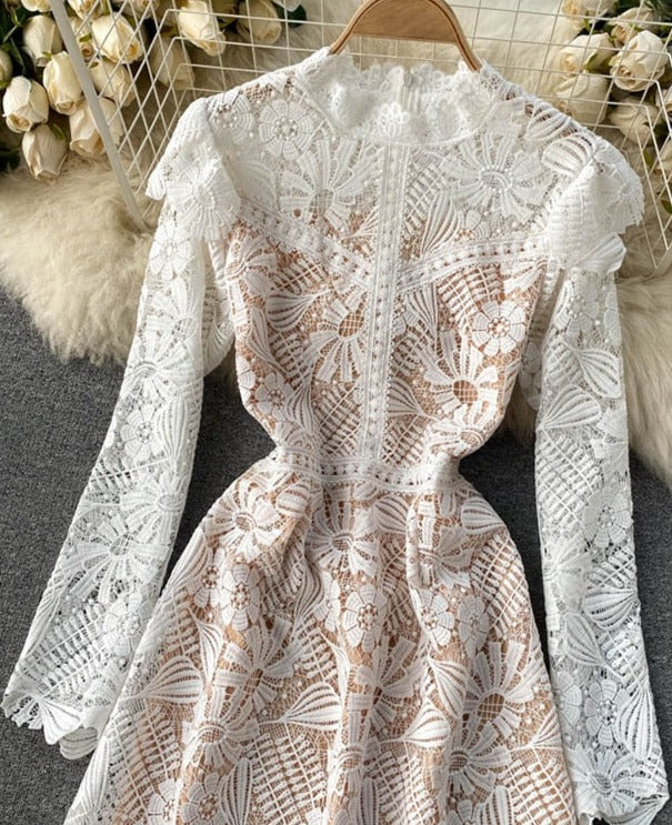 Well Tailored Dress with a Graceful Silhouette
