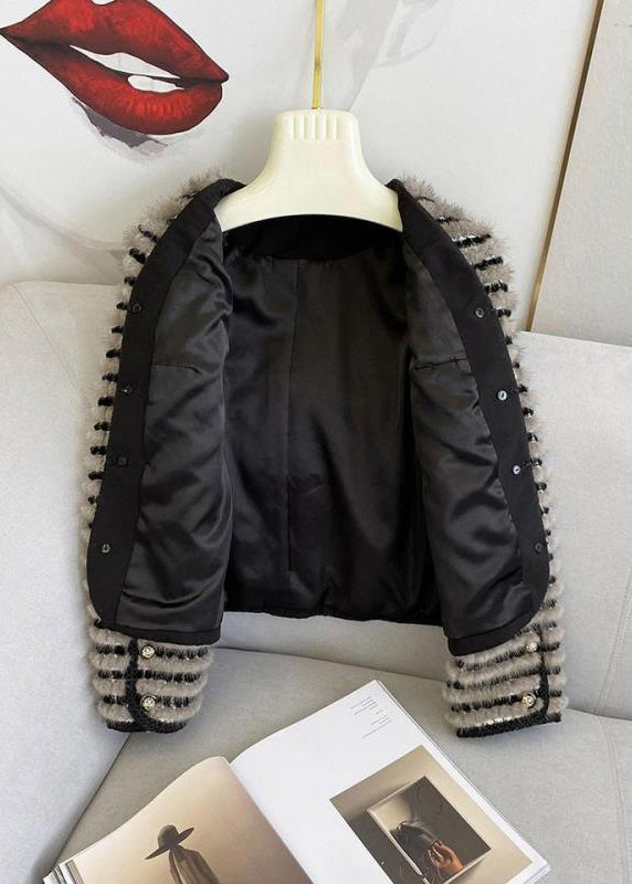 Effortlessly Elegant Jacket with a Timeless Design