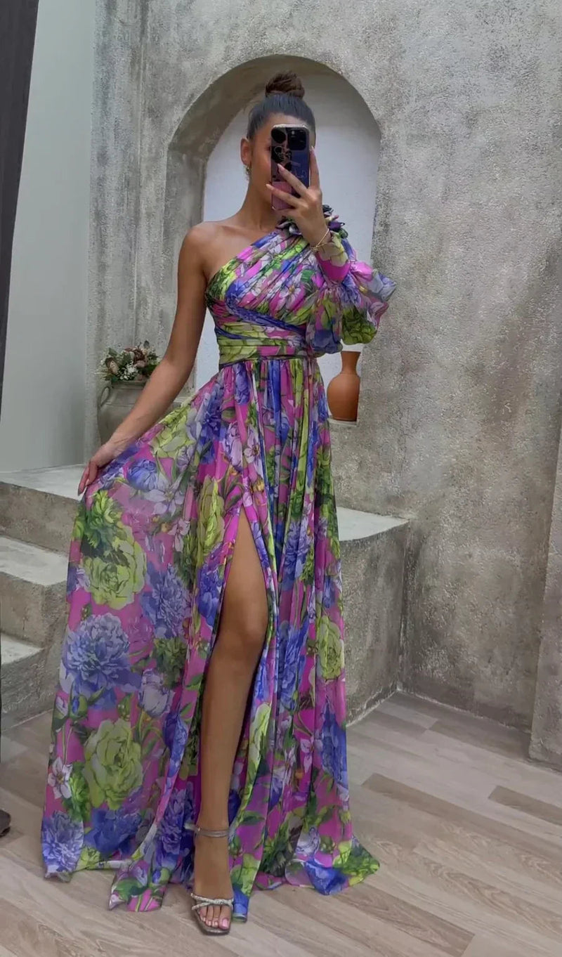 Effortlessly Elegant Garment with a Timeless Design