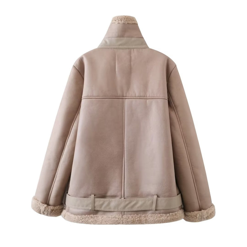 Well Tailored Jacket with a Graceful Silhouette