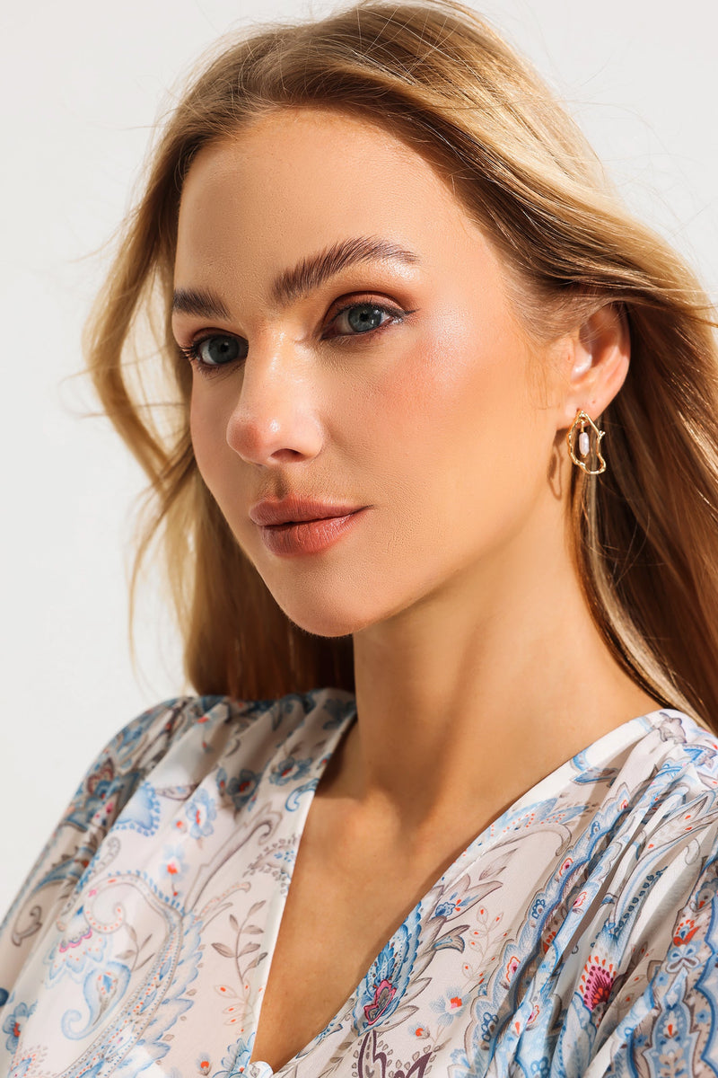 Effortlessly Elegant Garment with a Timeless Design