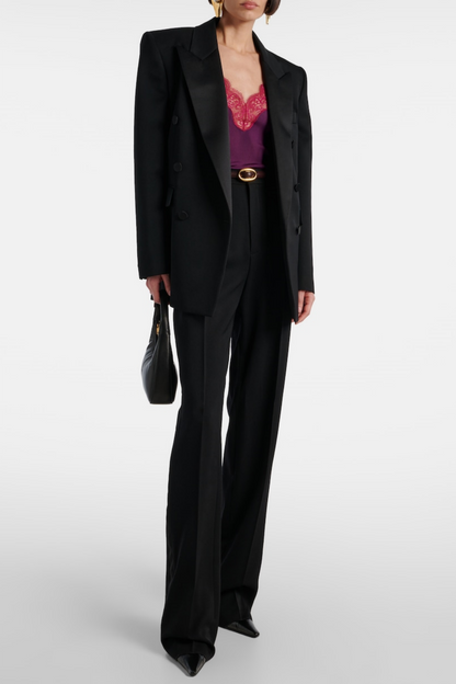 Well Tailored Top with a Graceful Silhouette