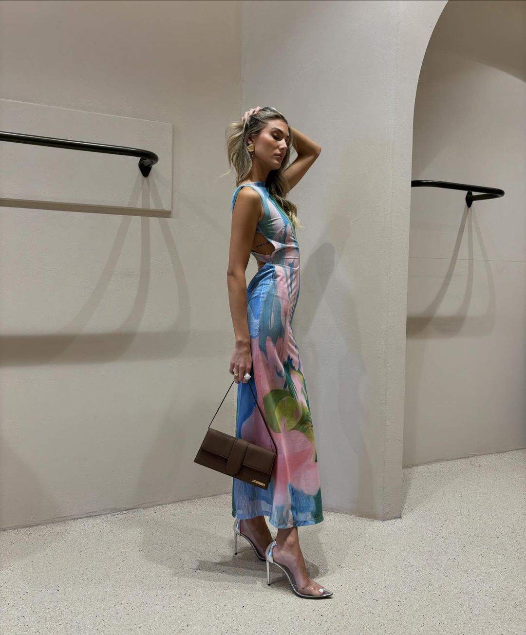 Well Tailored Dress with a Graceful Silhouette