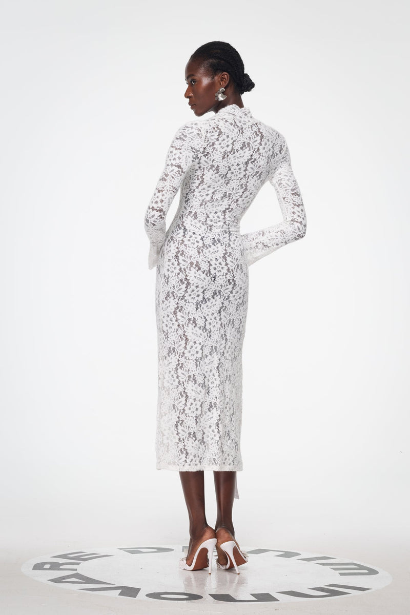 Well Tailored Dress with a Graceful Silhouette