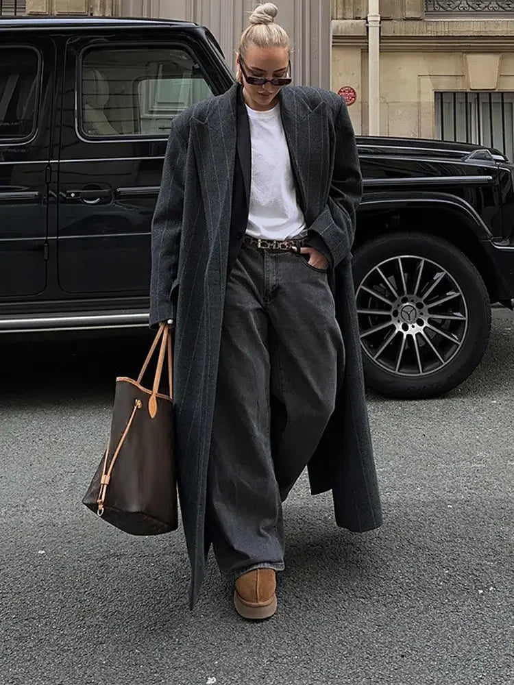 Effortlessly Elegant Coat with a Timeless Design