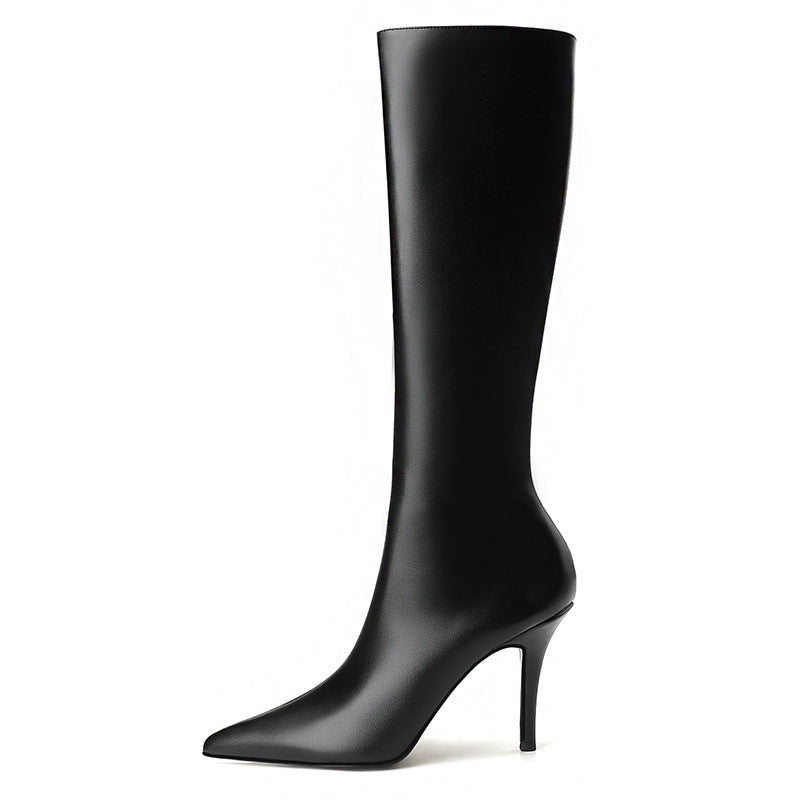 Effortlessly Elegant Boots with a Timeless Design