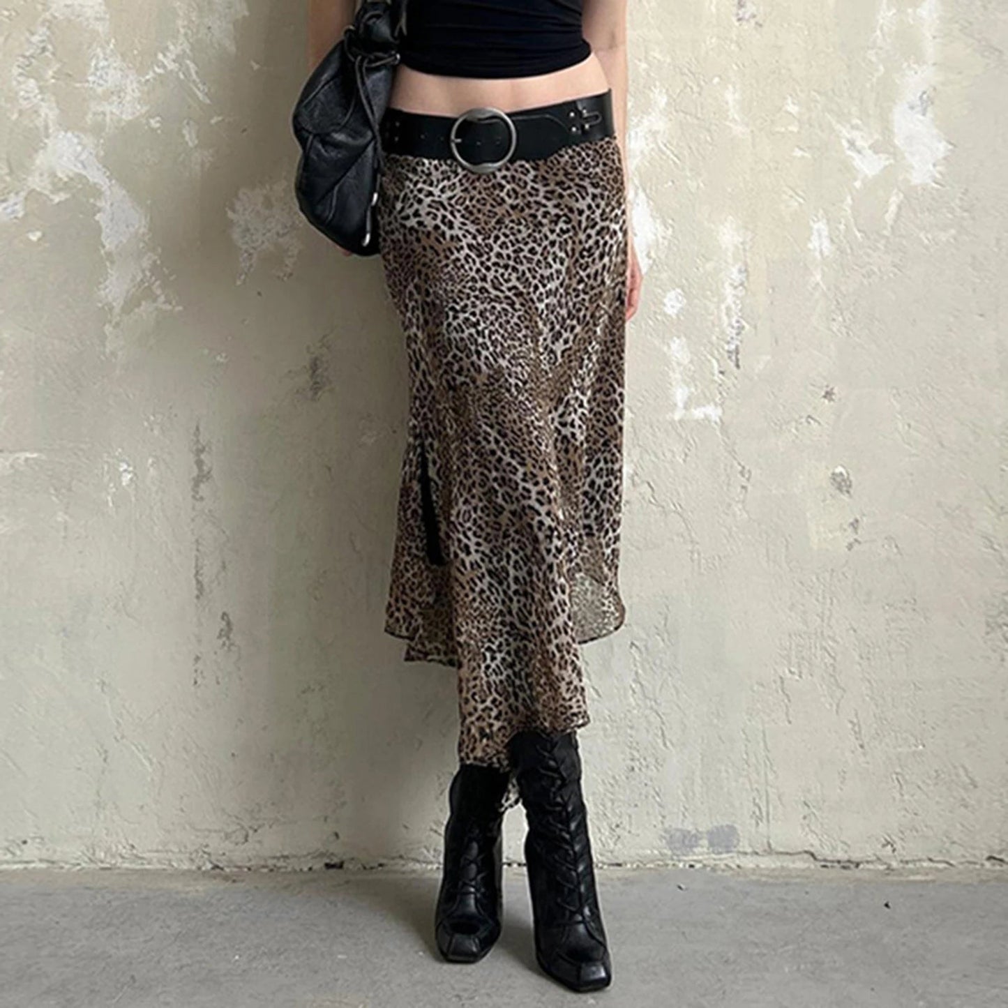Effortlessly Elegant Garment with a Timeless Design