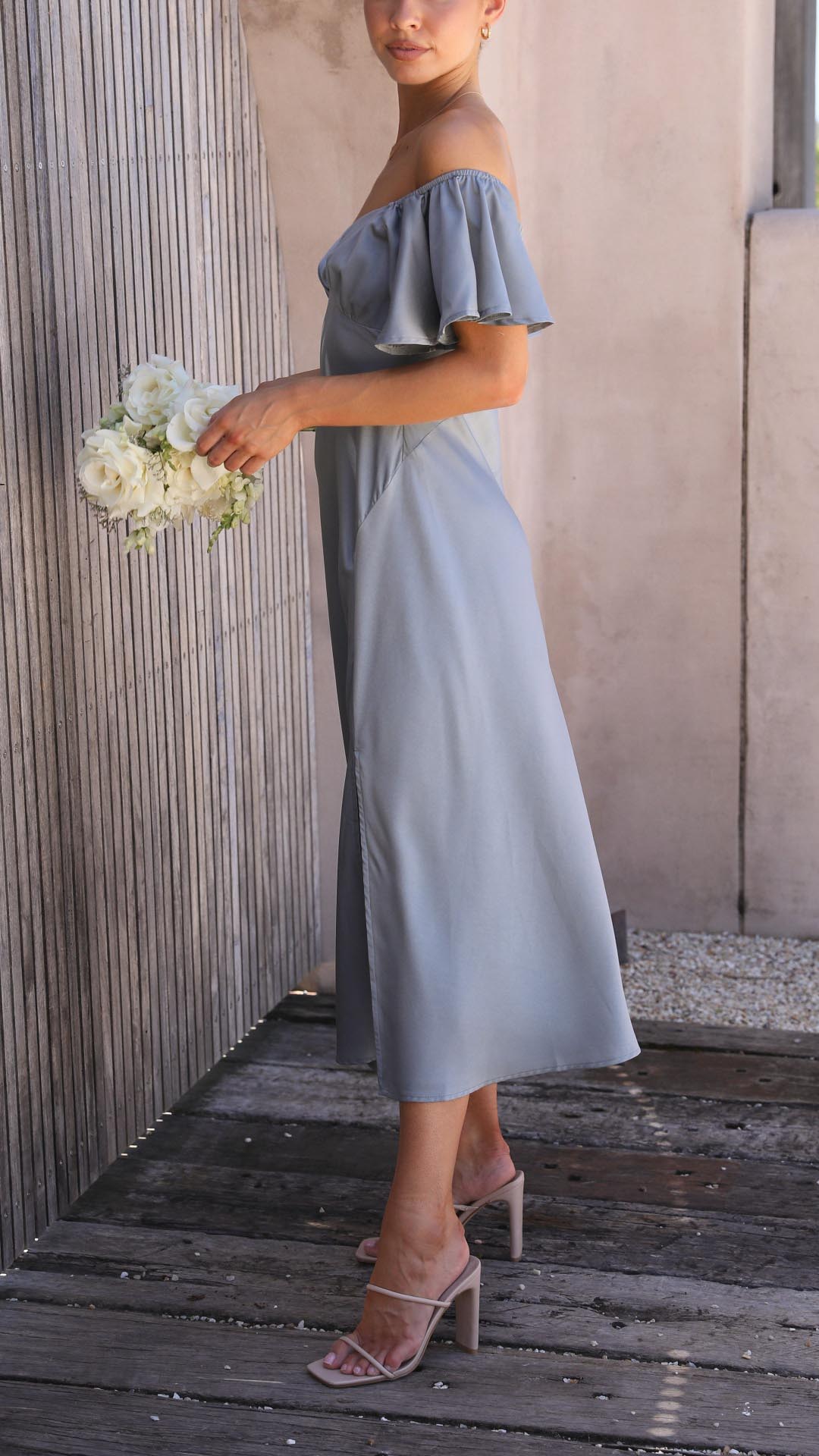 Gracefully Styled Dress for Any Occasion
