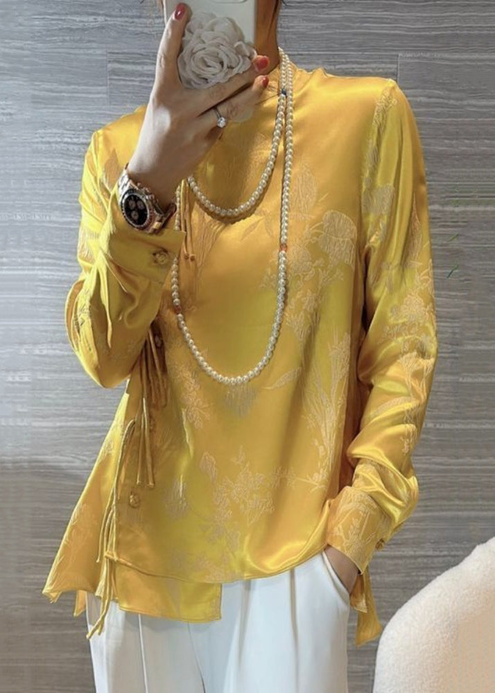 Well Tailored Blouse with a Graceful Silhouette
