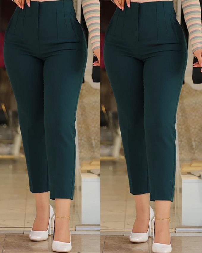 Effortlessly Elegant Trousers with a Timeless Design