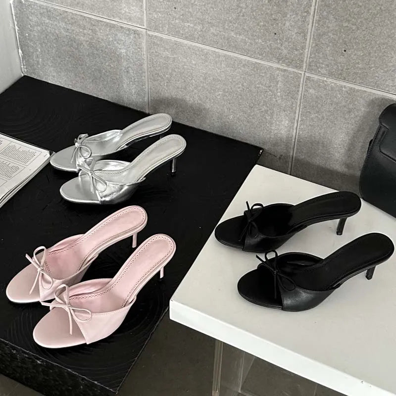 Effortlessly Elegant Heels with a Timeless Design