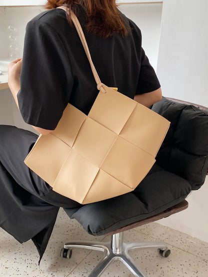 Beautifully Finished Bag in a Timeless Design