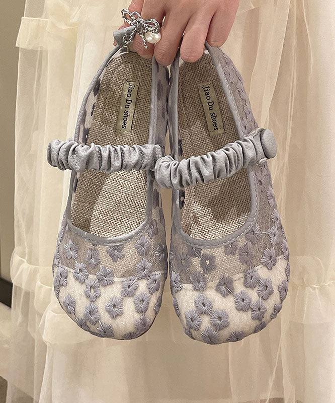 Effortlessly Elegant Sandals with a Timeless Design