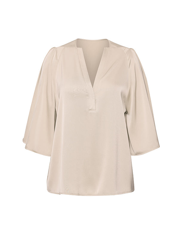 Well Tailored Blouse with a Graceful Silhouette