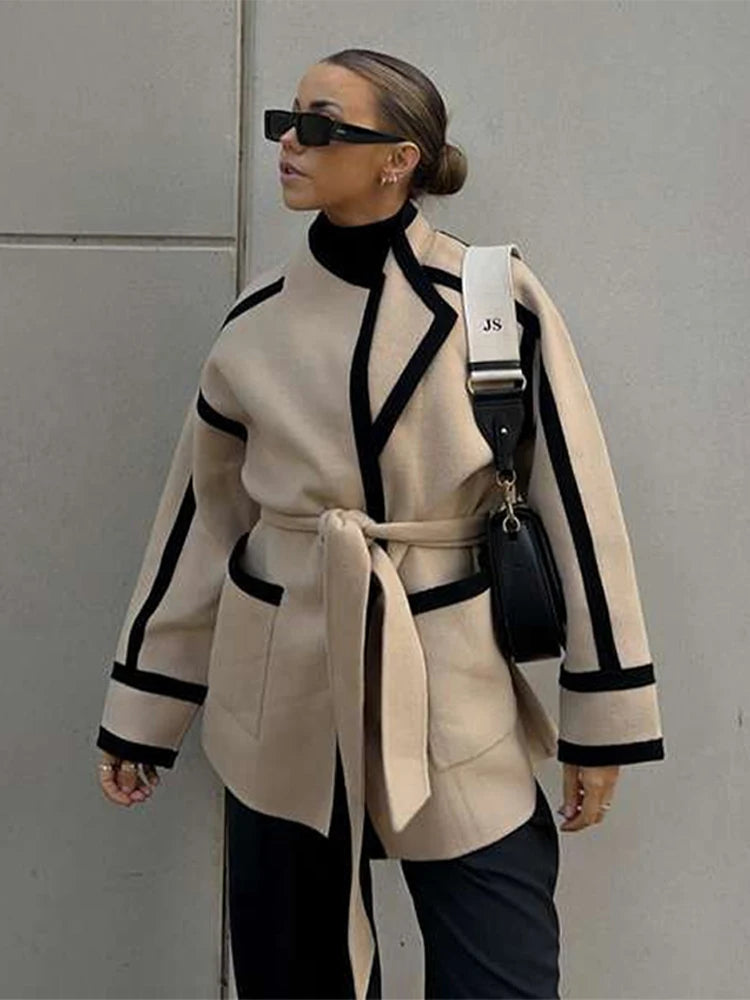 Effortlessly Elegant Coat with a Timeless Design