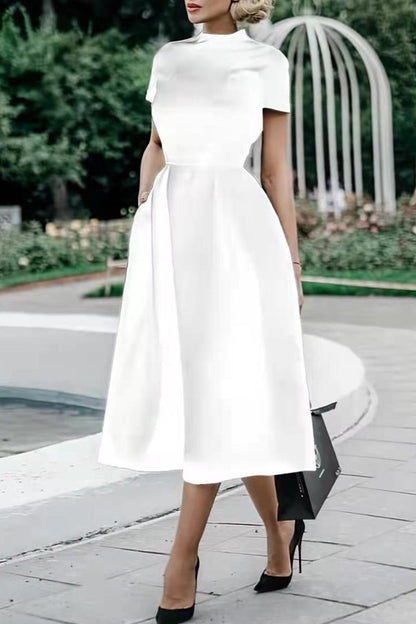 Beautifully Finished Dress in a Timeless Design