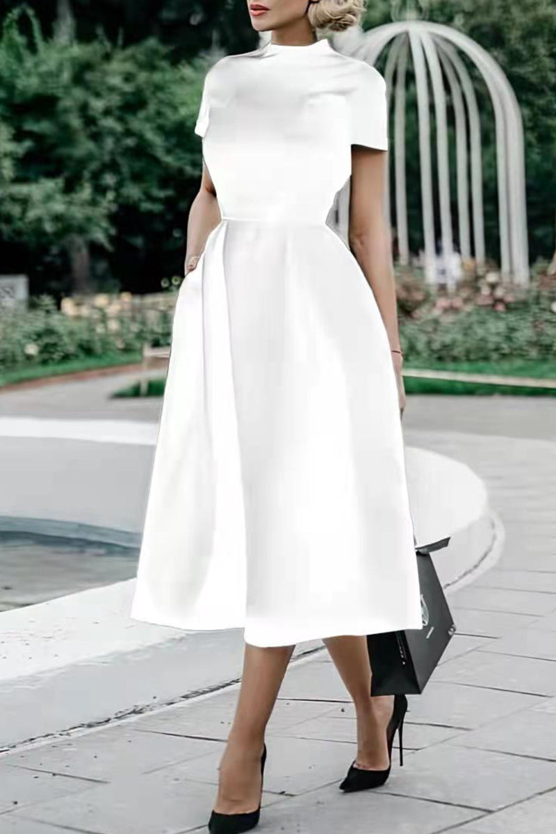 Beautifully Finished Dress in a Timeless Design