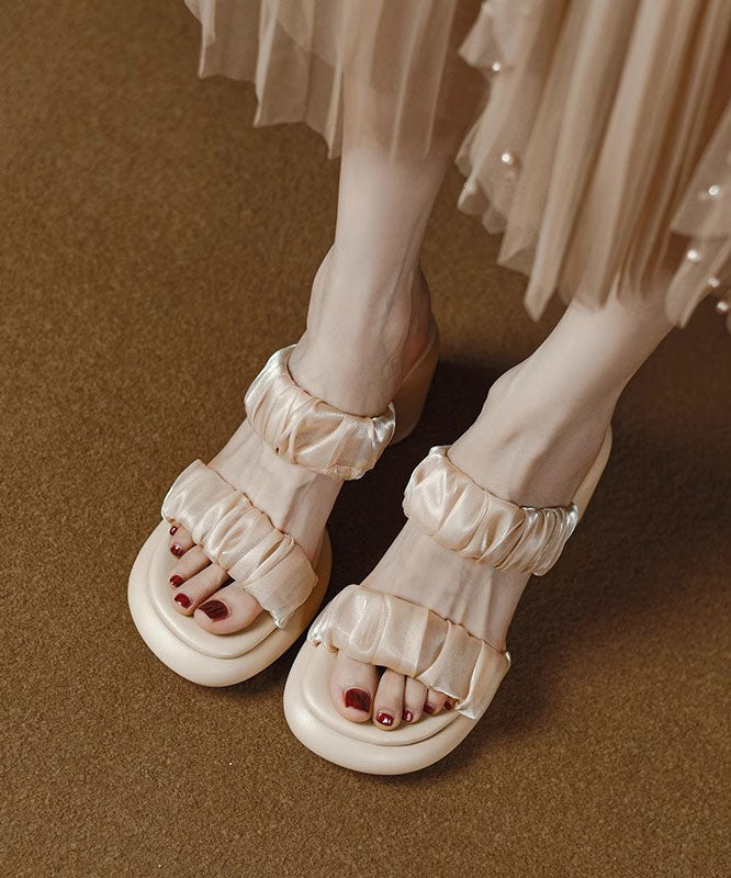 Effortlessly Elegant Sandals with a Timeless Design