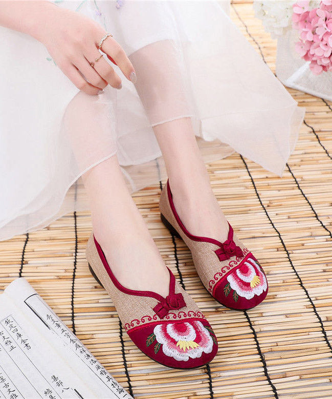Well Tailored Shoes with a Graceful Silhouette