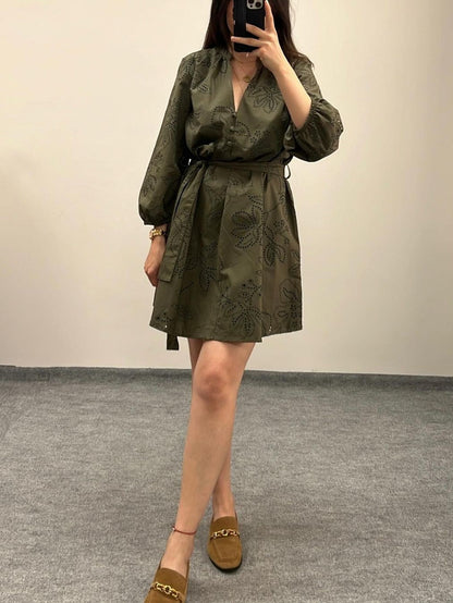 Well Tailored Dress with a Graceful Silhouette
