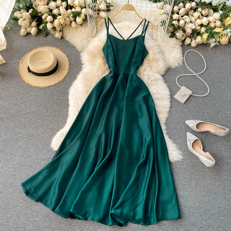 Beautifully Finished Dress in a Timeless Design