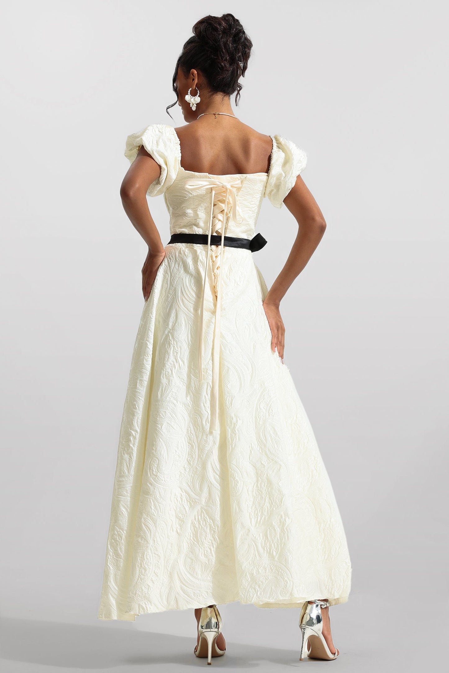 Beautifully Crafted Dress in a Classic Style