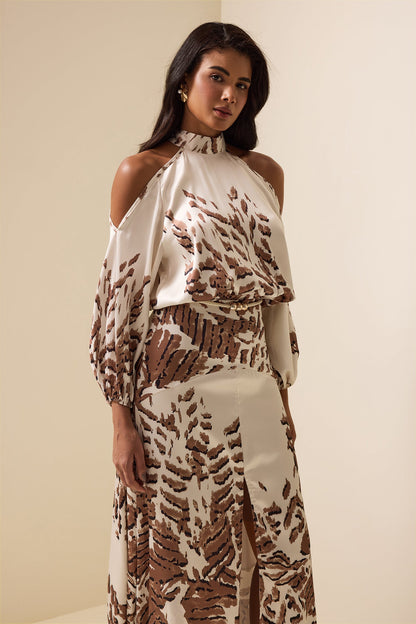 Beautifully Finished Dress in a Timeless Design