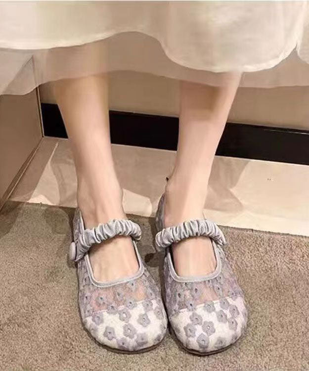 Effortlessly Elegant Sandals with a Timeless Design