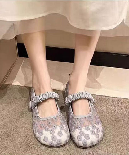 Effortlessly Elegant Sandals with a Timeless Design