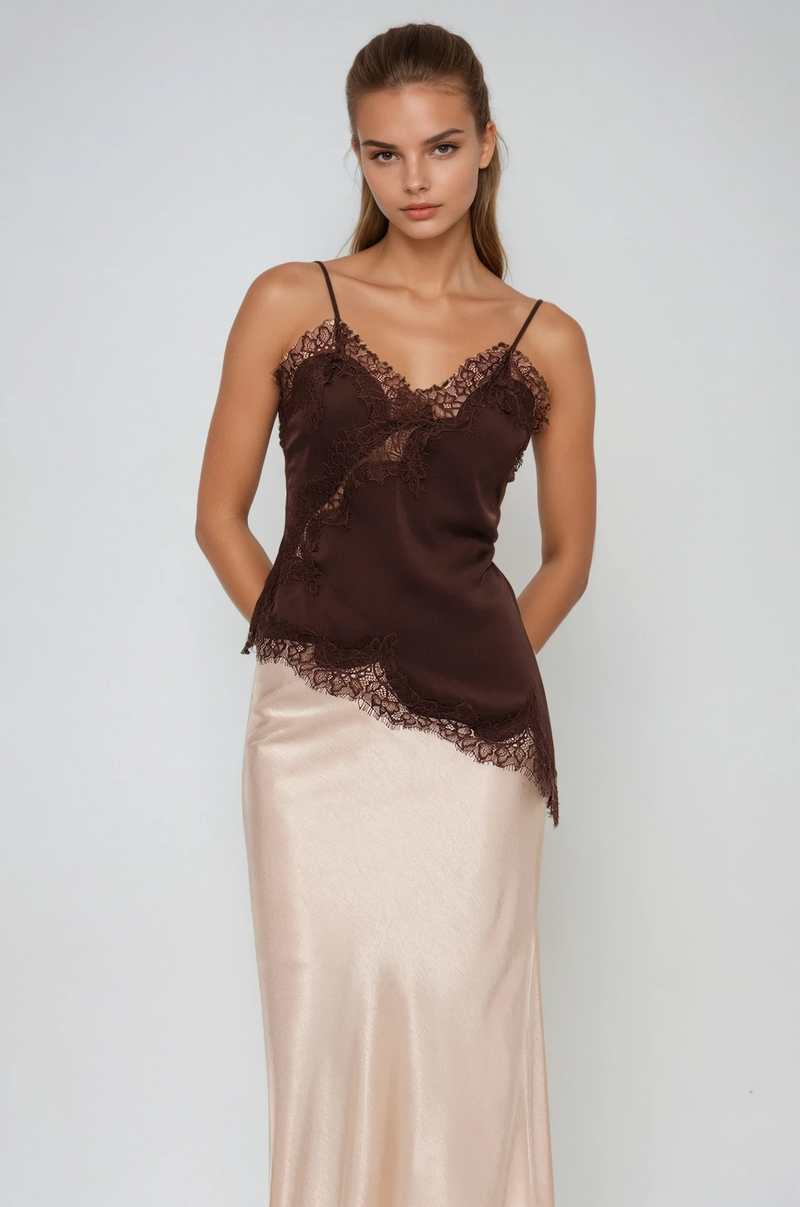 Well Tailored Top with a Graceful Silhouette