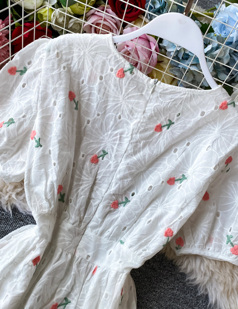 Beautifully Finished Dress in a Timeless Design