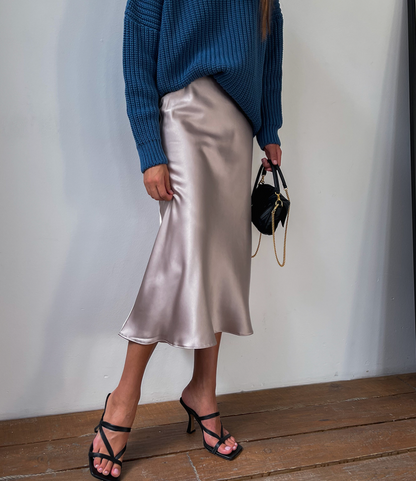 Well Tailored Garment with a Graceful Silhouette