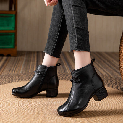Effortlessly Elegant Boots with a Timeless Design